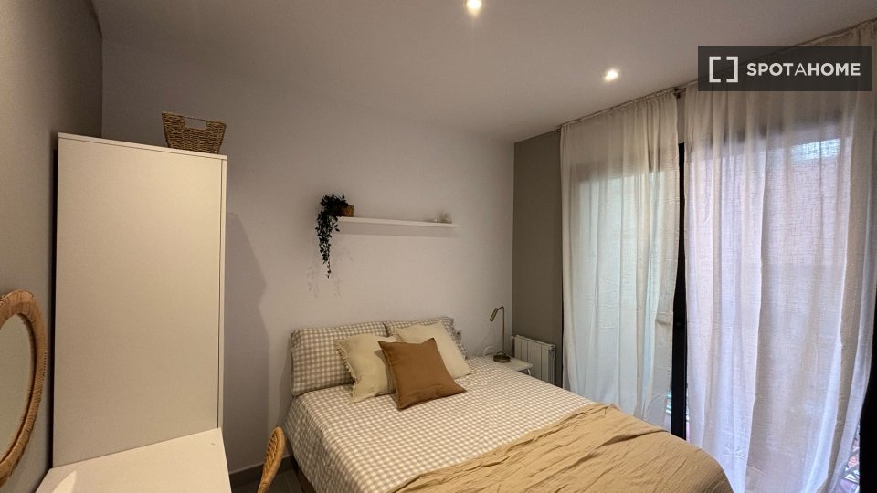 Double room Barcelona, 4 beds, 90m² — photo 10