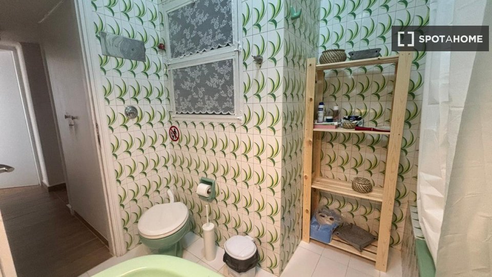 Double room Athens, 4 beds, 102m² — photo 17