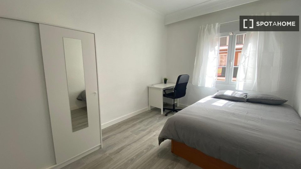 Double room Madrid, 4 beds — photo 17