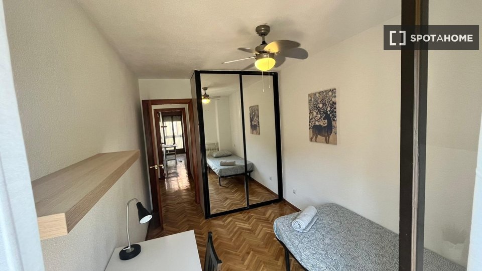 Double room Madrid, 5 beds — photo 2