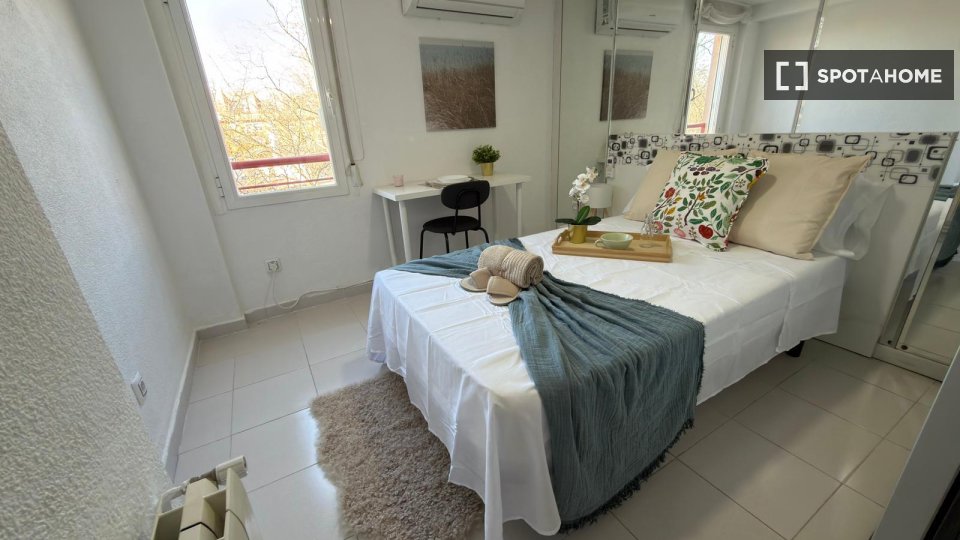 Double room Madrid, 4 beds — photo 1