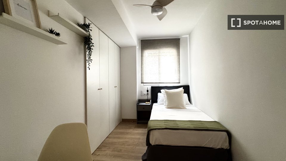 Double room Valencia, 5 beds, 135m² — photo 5
