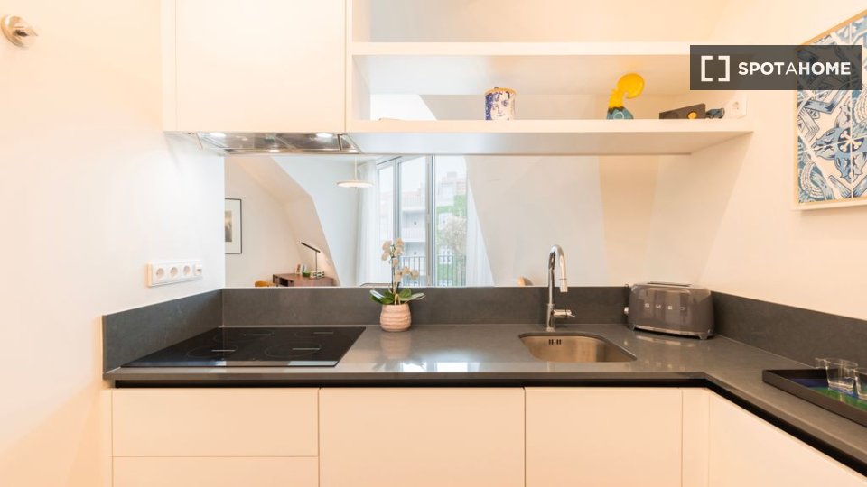 Apartment Lisbon, 2 beds — photo 17