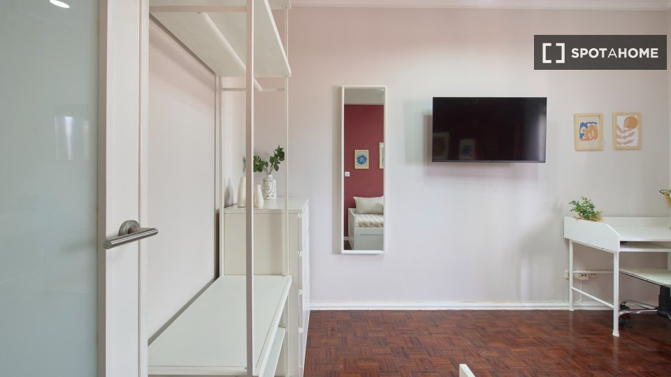 Double room Lisbon, 4 beds — photo 30