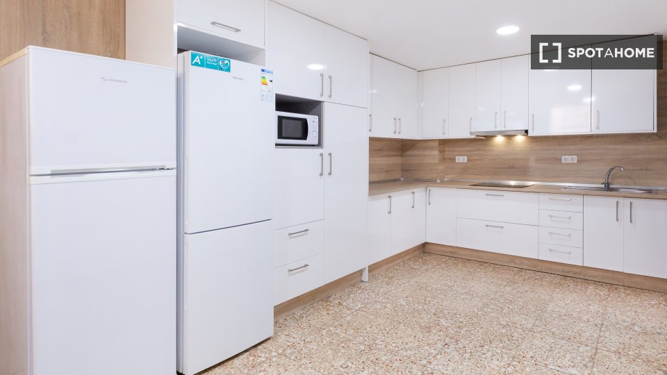 Double room Alicante, 5 beds, 95m² — photo 5