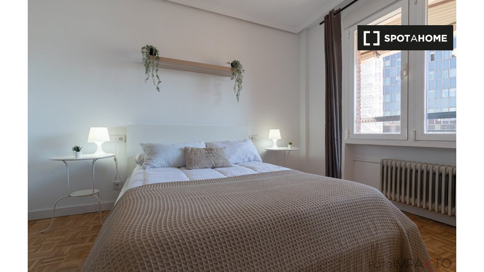 Double room Madrid, 6 beds, 140m² — photo 4