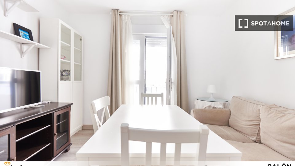 Double room Seville, 3 beds — photo 6