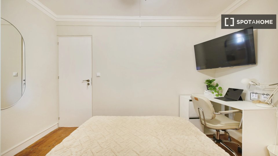 Double room Lisbon, 7 beds — photo 14