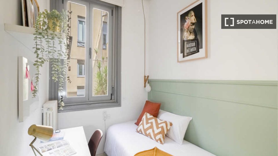 Double room Madrid, 67 beds — photo 90
