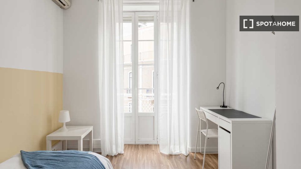 Double room Lisbon, 13 beds — photo 23