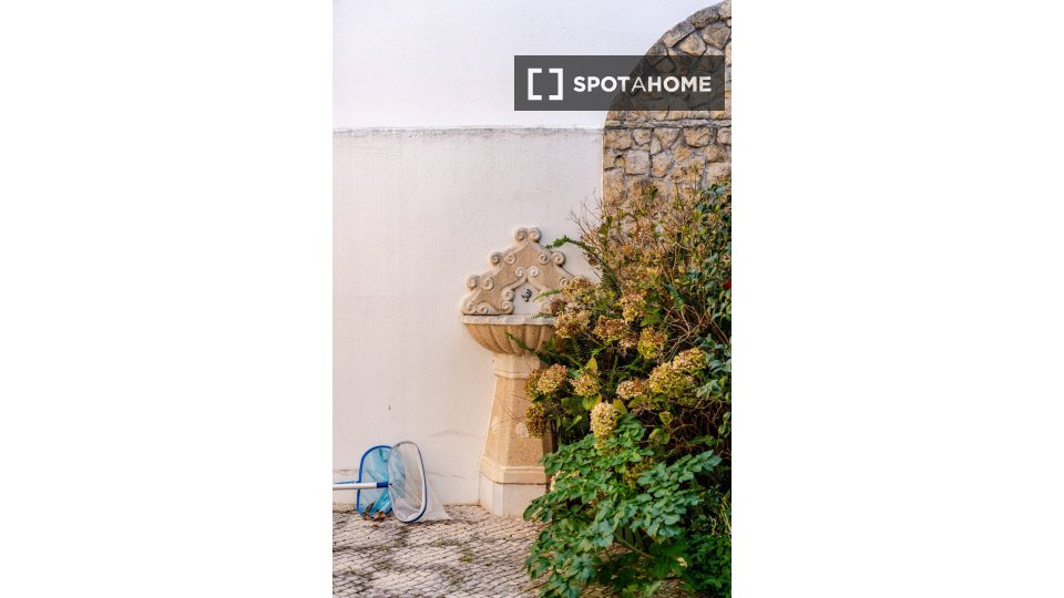 Double room Lisbon, 5 beds — photo 4