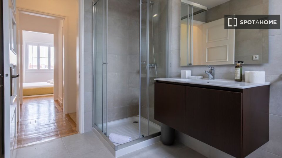 Apartment Lisbon, 4 beds — photo 10