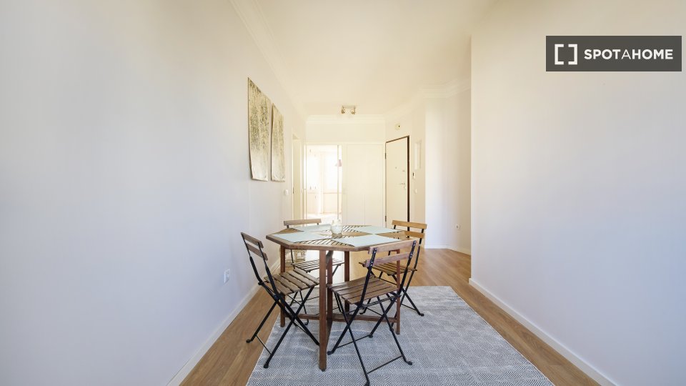 Double room Lisbon, 4 beds — photo 11
