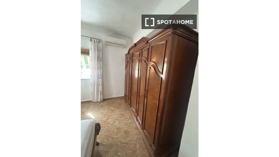 Double room Granada, 1 bed, 77m² — photo 9
