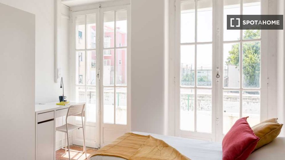 Double room Lisbon, 5 beds — photo 16