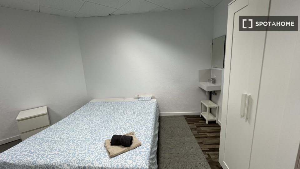 Double room Barcelona, 13 beds, 290m² — photo 17