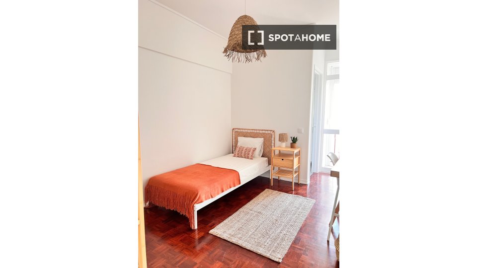 Double room Lisbon, 6 beds — photo 18