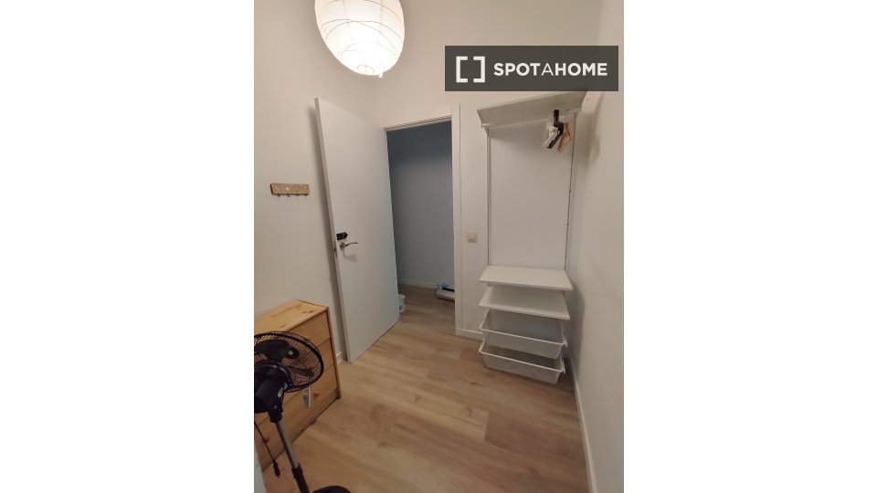 Double room Madrid, 5 beds, 100m² — photo 10
