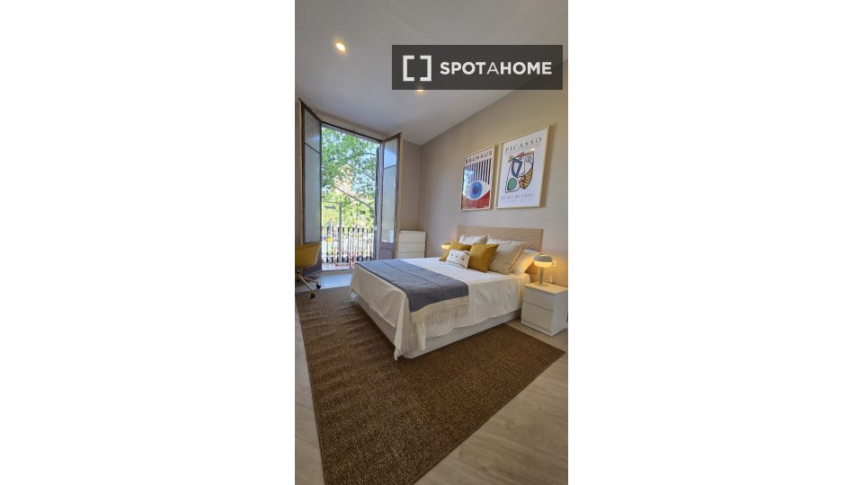 Double room Barcelona, 10 beds, 210m² — photo 15
