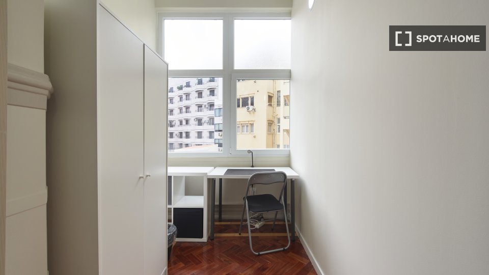 Double room Lisbon, 9 beds — photo 32