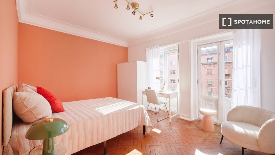Double room Lisbon, 6 beds — photo 31