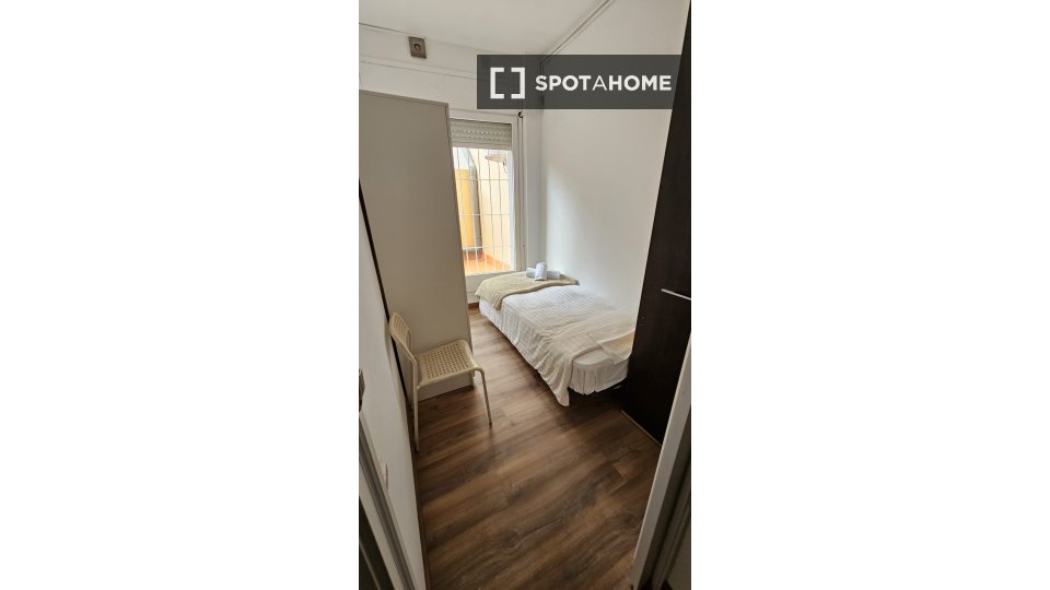 Apartment Barcelona, 5 beds, 110m² — photo 16