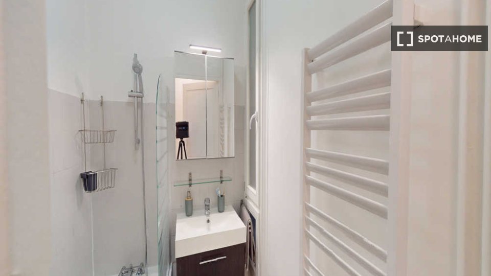 Double room Paris, 4 beds, 60m² — photo 9
