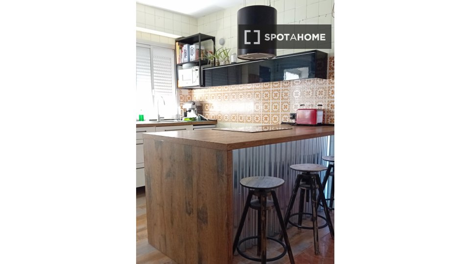 Double room Alicante, 5 beds, 140m² — photo 13