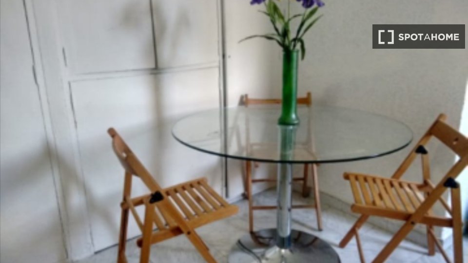 Double room Madrid, 3 beds, 140m² — photo 2