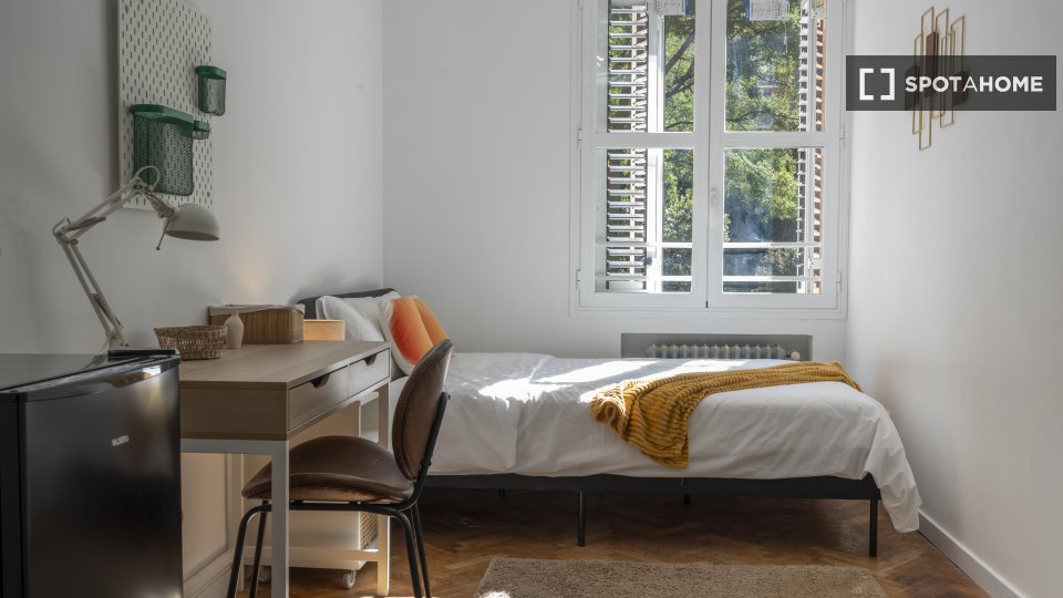 Double room Madrid, 6 beds — photo 32