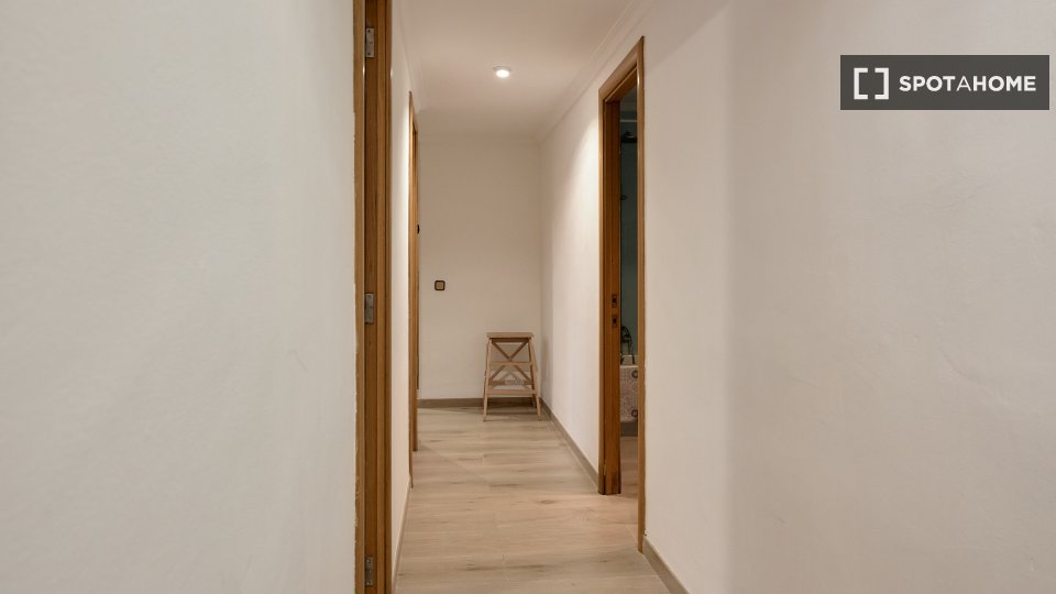 Double room Valencia, 1 bed, 90m² — photo 14
