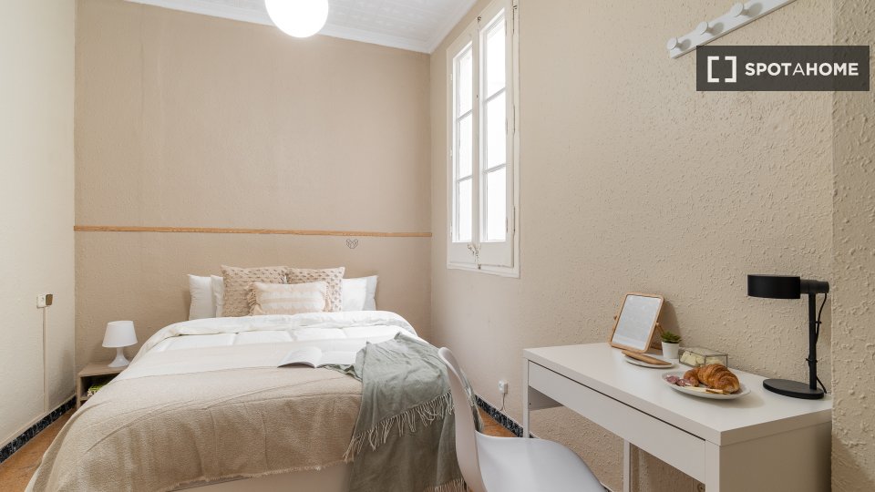 Double room Barcelona, 5 beds, 90m² — photo 8