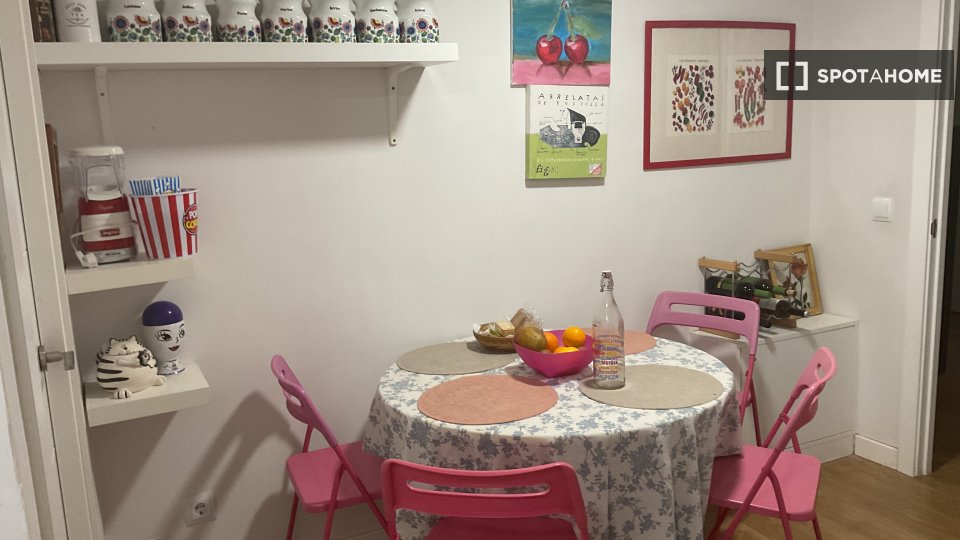 Double room Madrid, 5 beds, 130m² — photo 5