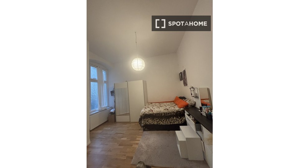 Double room Berlin, 2 beds, 87m² — photo 3