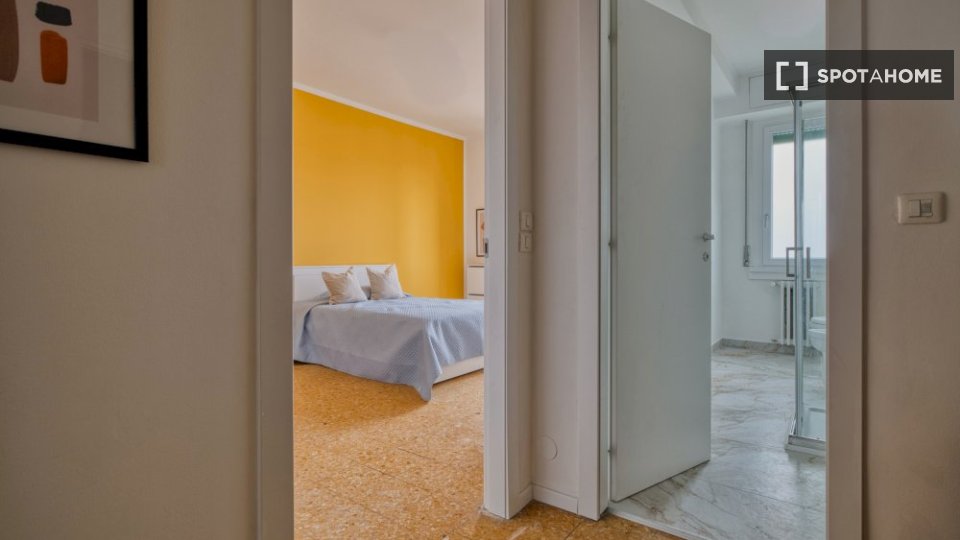 Double room Milan, 2 beds — photo 11