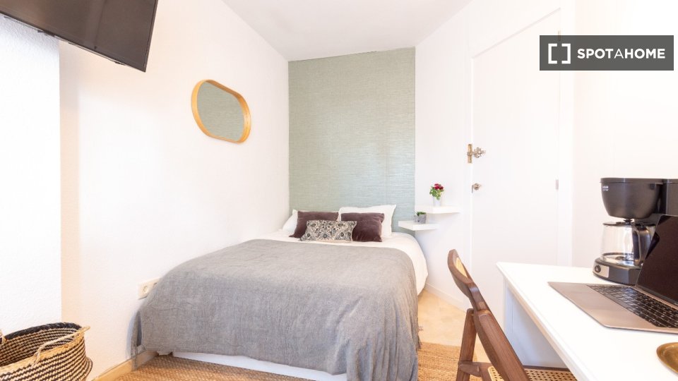 Double room Alicante, 7 beds, 150m² — photo 10