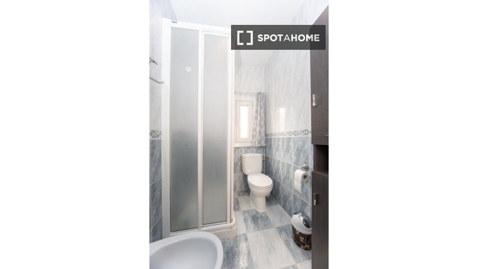 Double room Granada, 3 beds, 75m² — photo 15