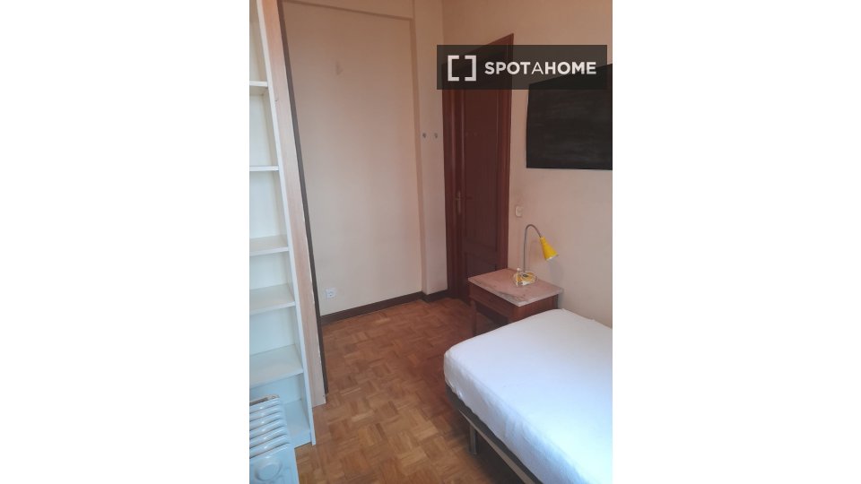 Double room Bilbao, 1 bed, 65m² — photo 6