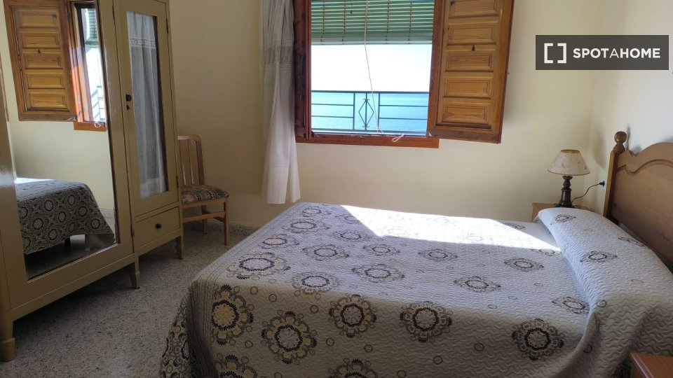Apartment Granada, 4 beds, 114m² — photo 2