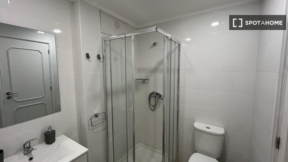 Double room Porto, 3 beds, 85m² — photo 6