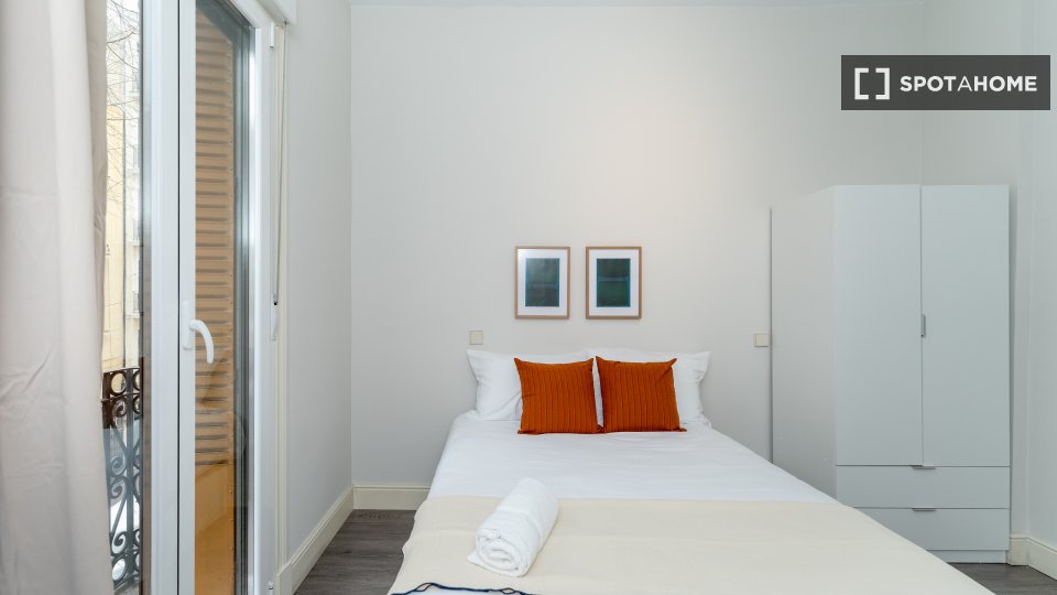 Double room Madrid, 5 beds — photo 16
