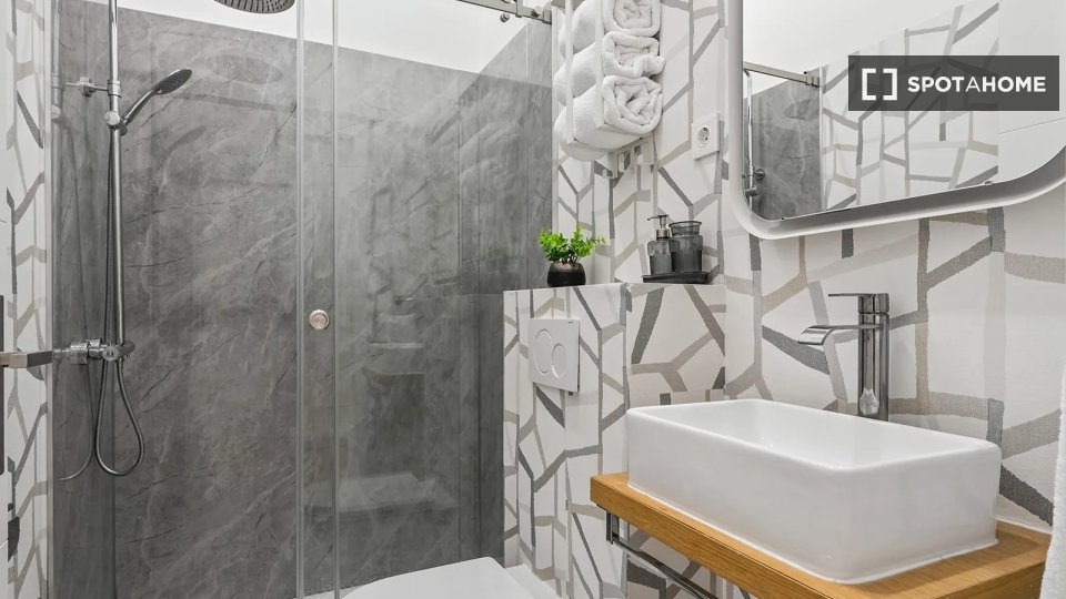 Double room Lisbon, 6 beds — photo 14