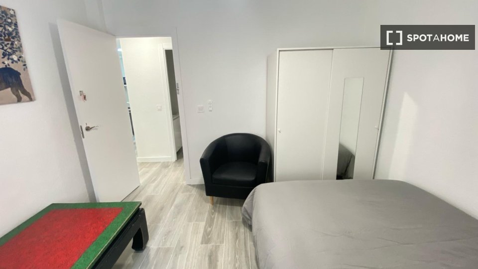 Double room Madrid, 4 beds — photo 13
