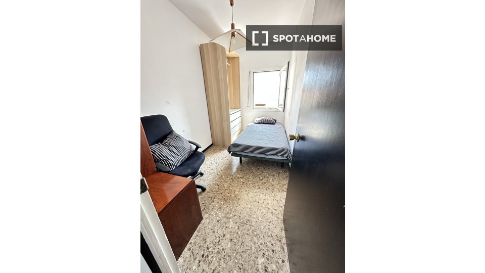 Double room Barcelona, 4 beds, 92m² — photo 20