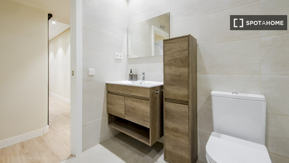 Double room Madrid, 8 beds — photo 8