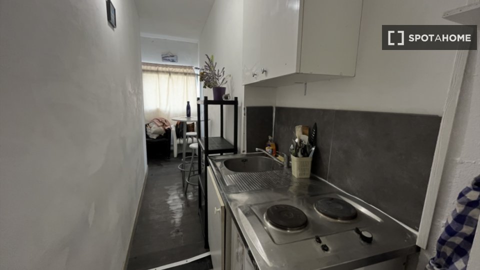 Double room Lyon, 2 beds, 28m² — photo 13