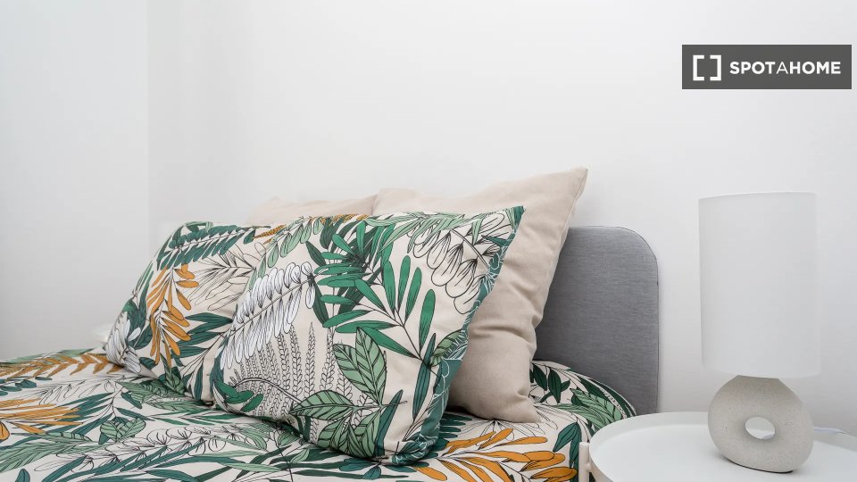 Double room Lisbon, 5 beds — photo 12