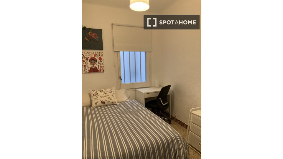 Double room Barcelona, 3 beds, 90m² — photo 17