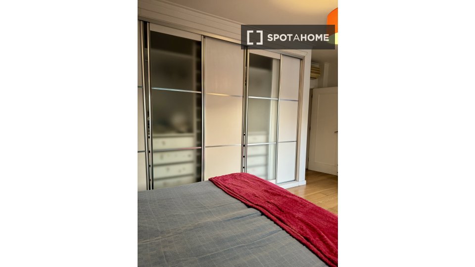 Double room Lisbon, 2 beds, 16m² — photo 11