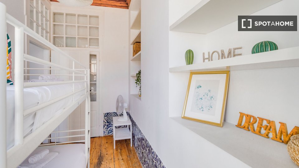 Apartment Lisbon, 2 beds — photo 38